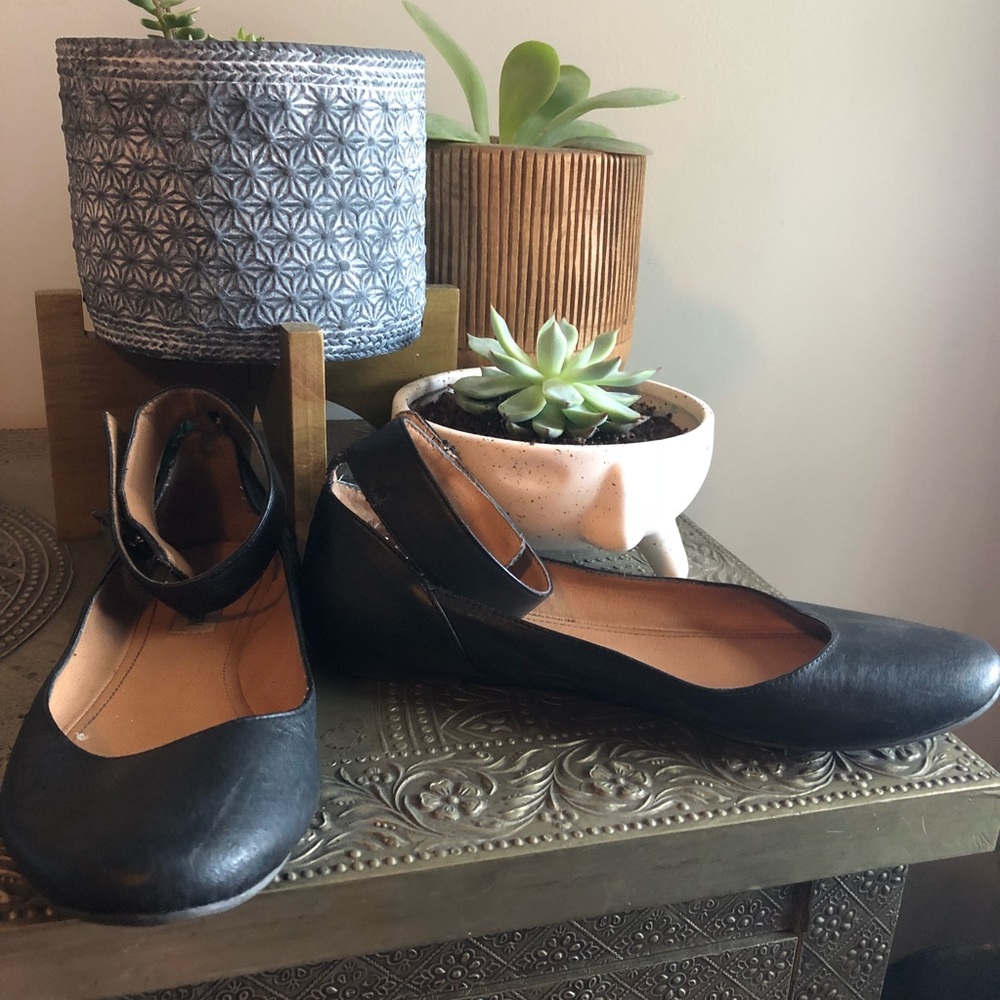 Steve Madden black ankle-strap flats